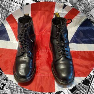 Vintage Doc Martens Black 1460 "Made In England"